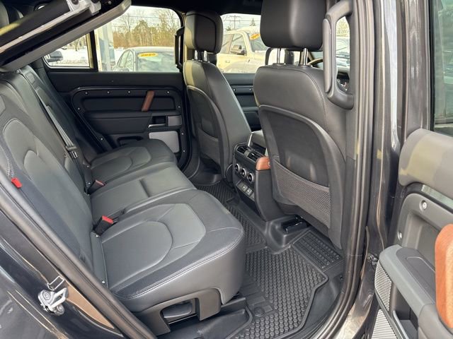 Used 2023 Land Rover Defender 130 X-Dynamic SE image 24