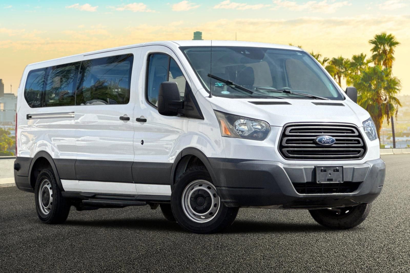 Used 2018 Ford Transit 350 XL image 2