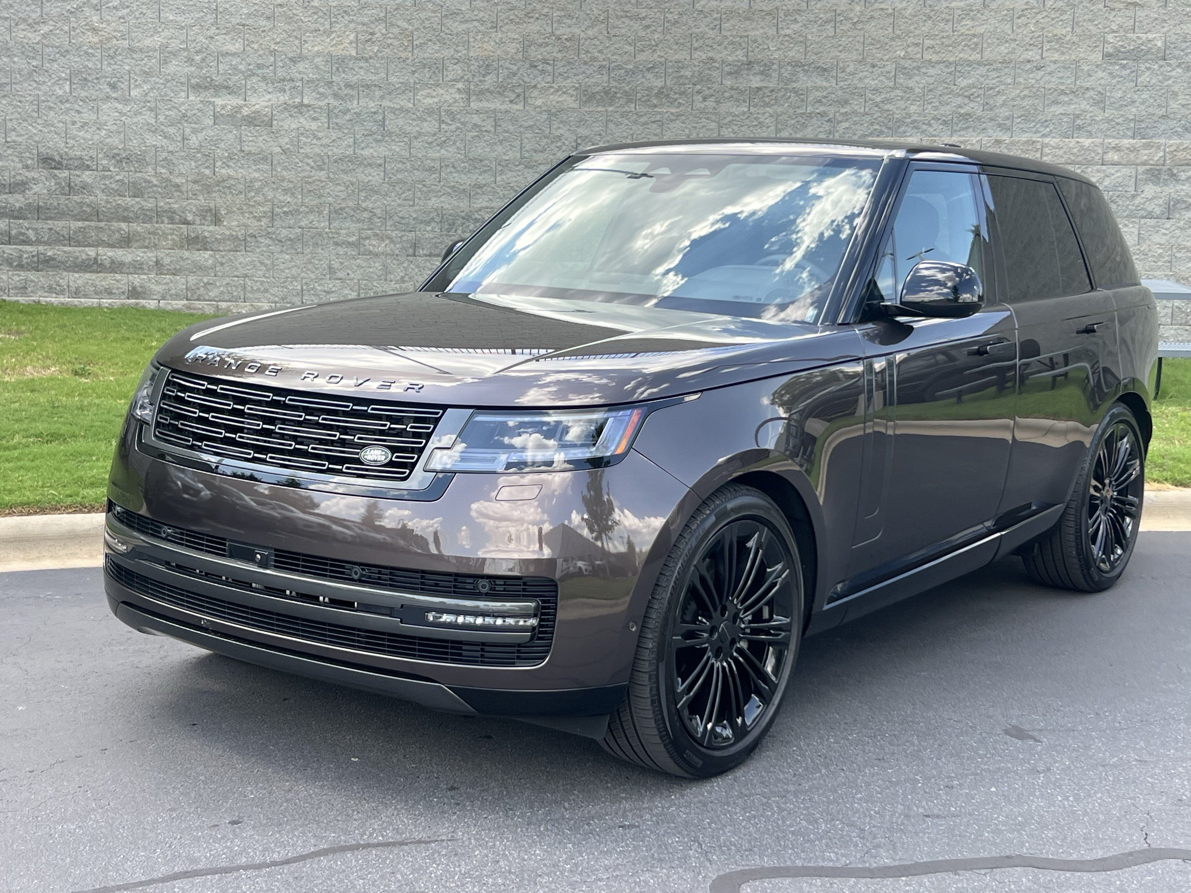 Certified 2026 Land Rover Range Rover SE AWD/4WD image 2
