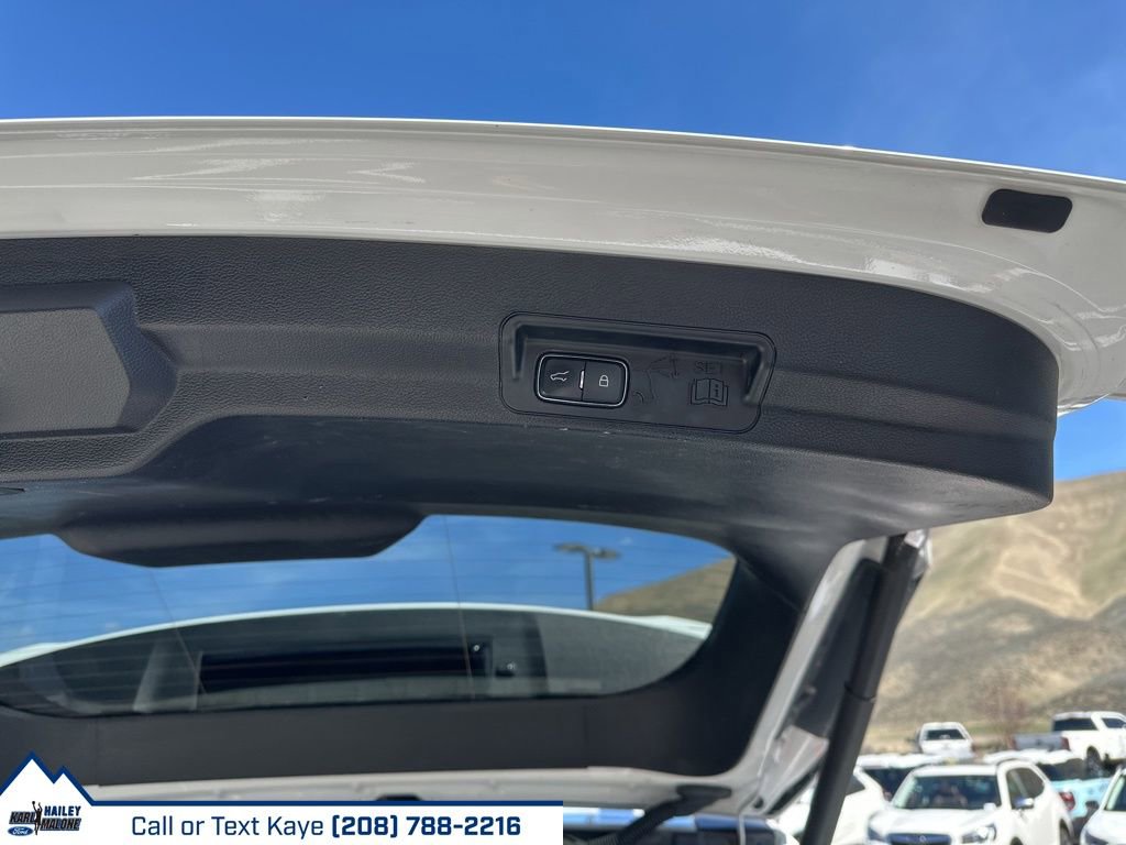 Used 2020 Ford Explorer XLT w/ Equipment Group 202A image 10