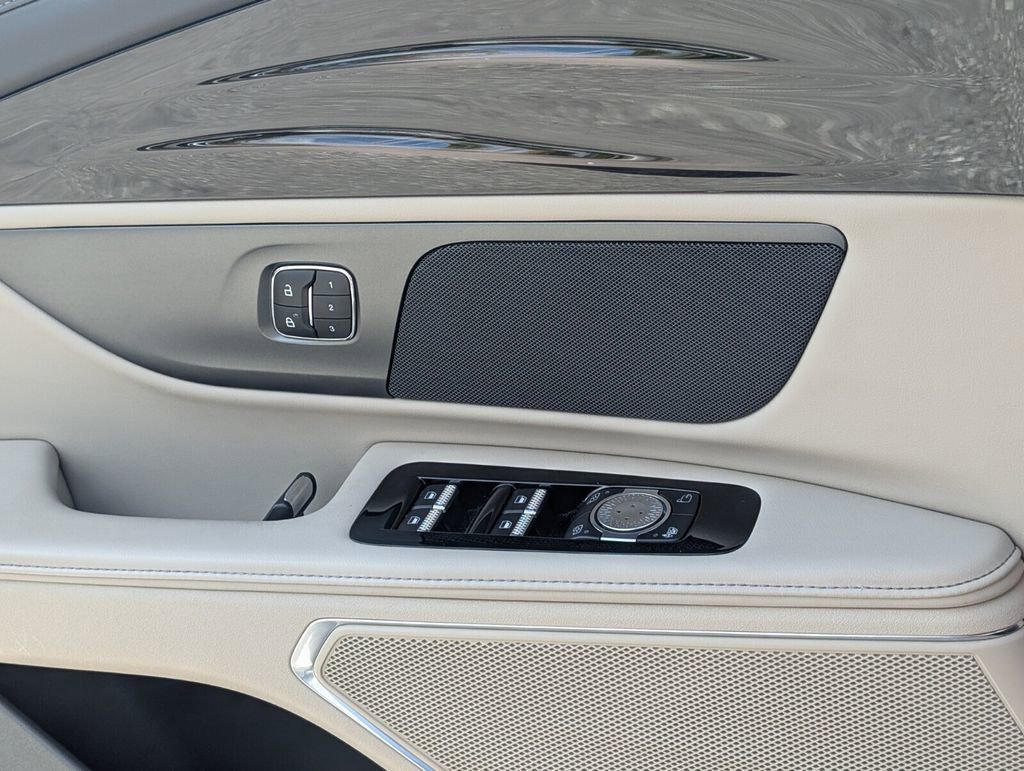 Certified 2025 Lincoln Nautilus Premier image 24