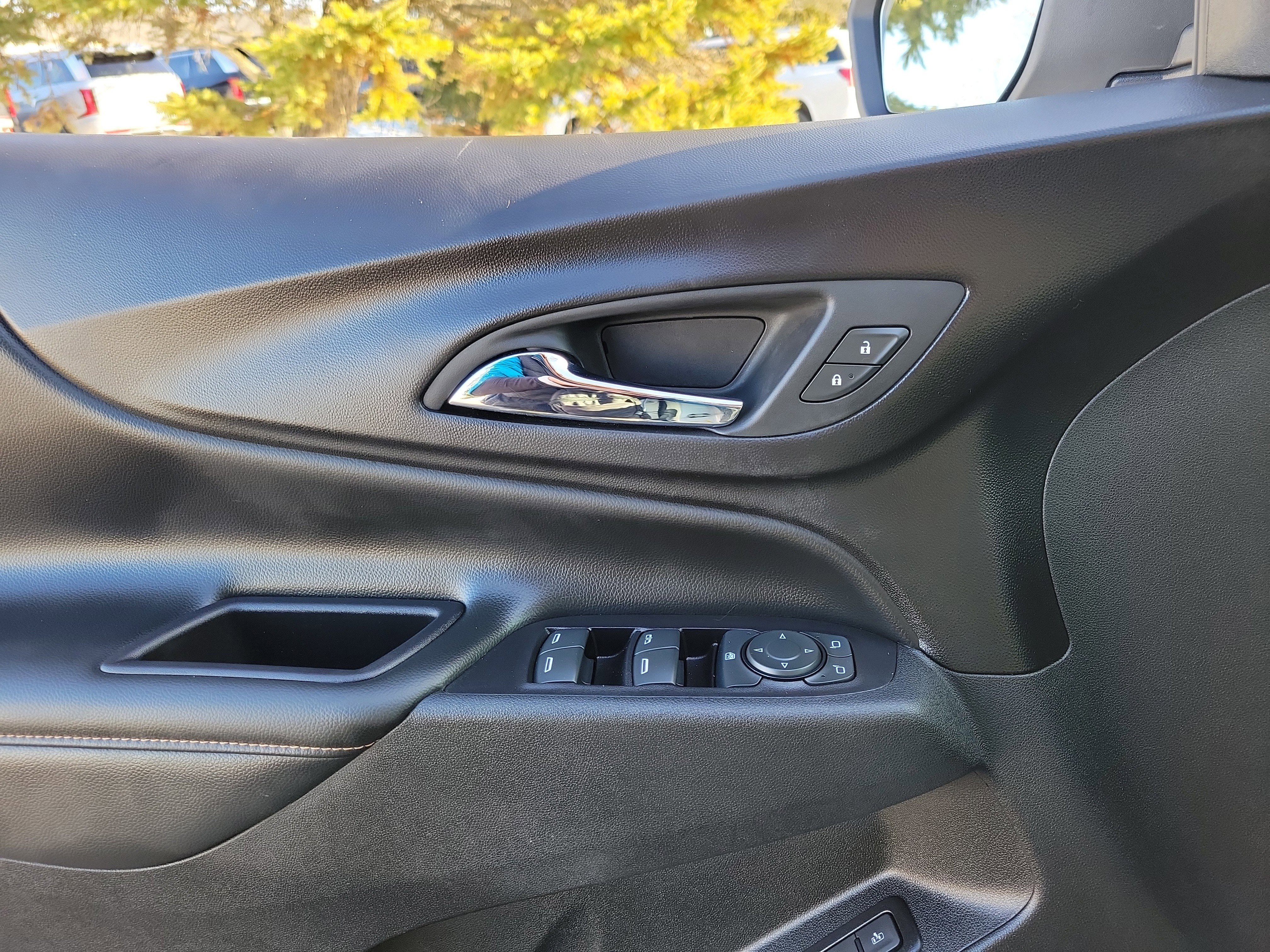 Used 2019 Chevrolet Equinox Premier image 17