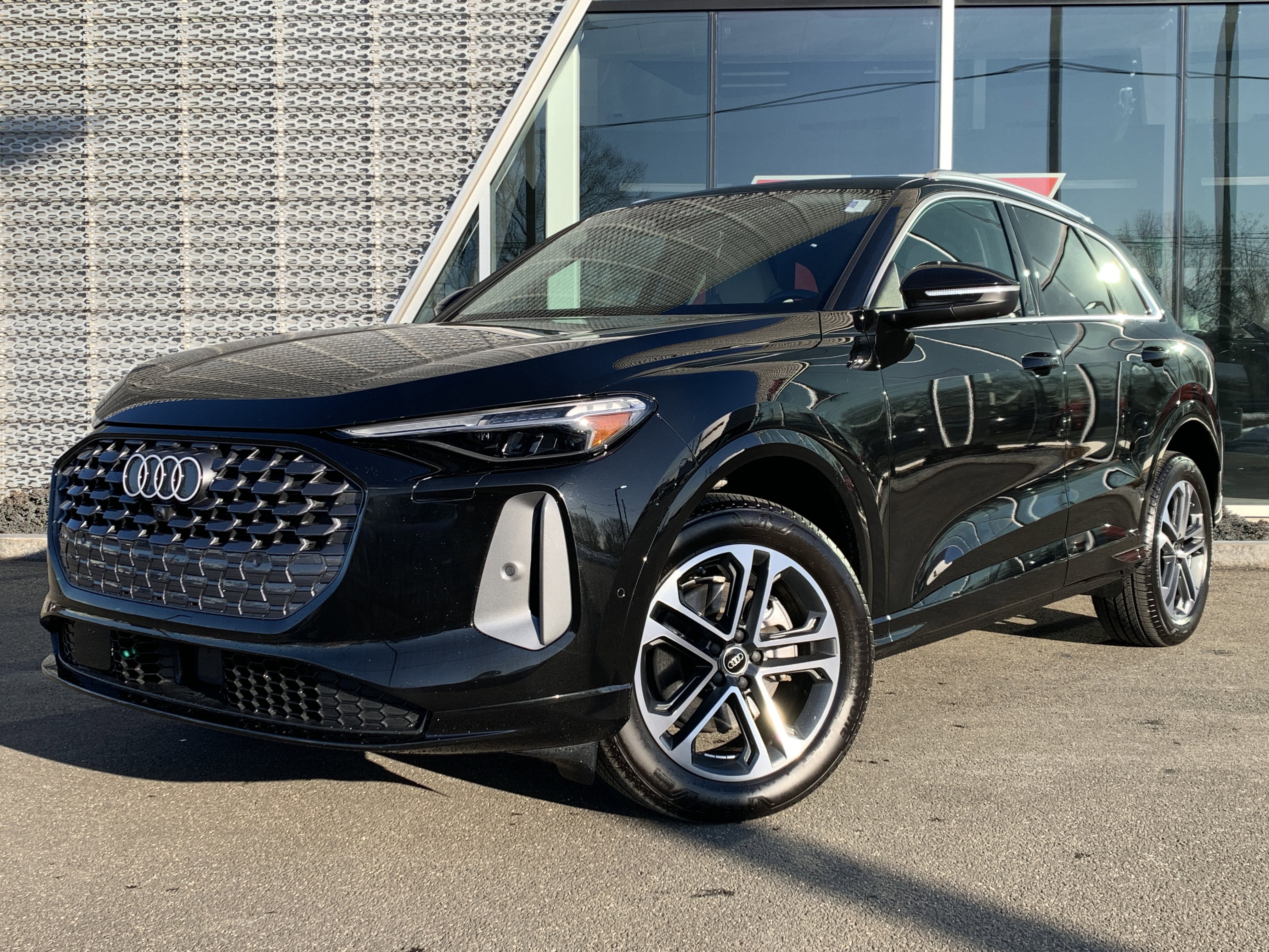 Certified 2025 Audi Q5 Premium Plus w/ Premium Plus image 1