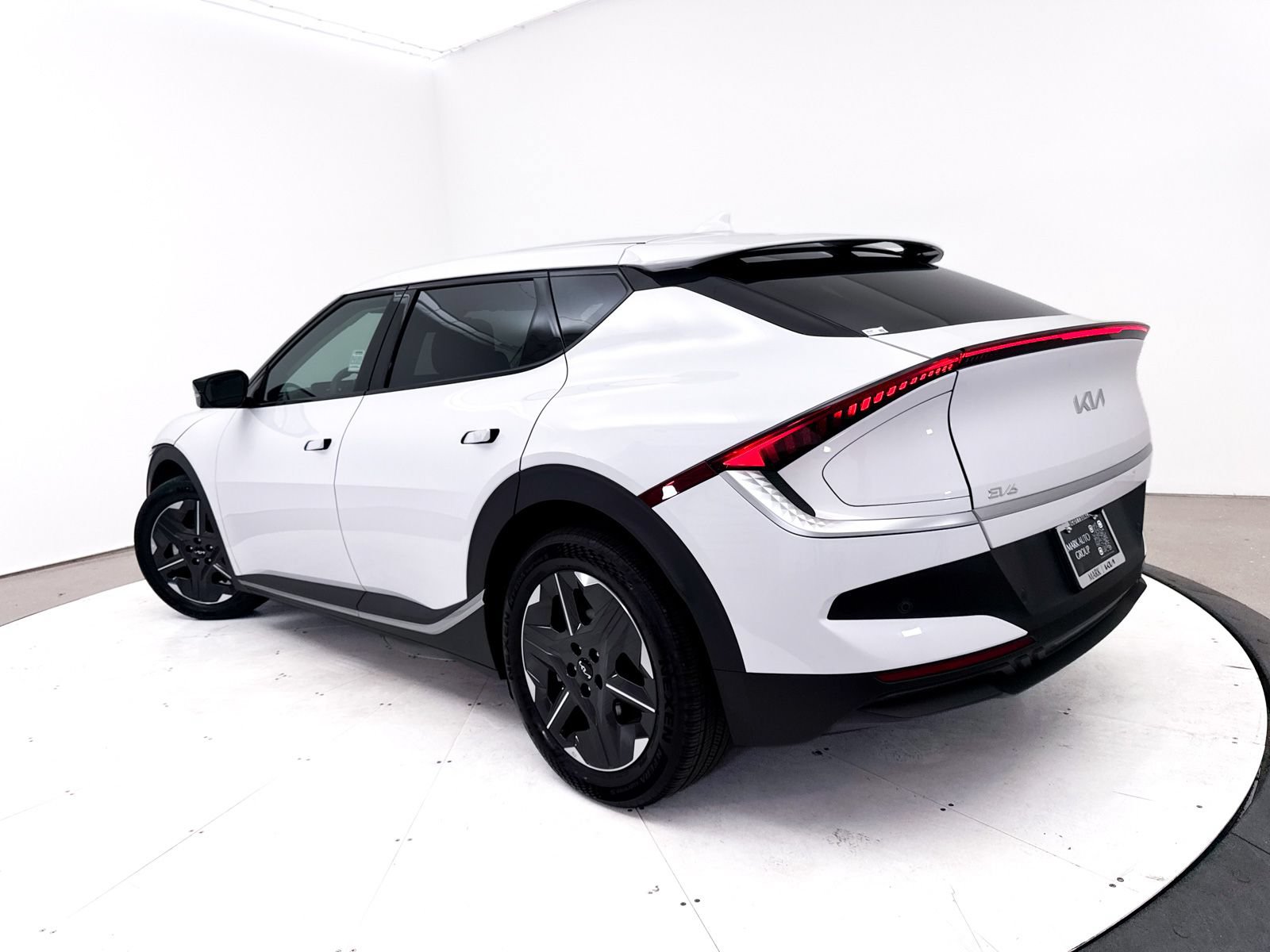 Used 2025 Kia EV6 Light RWD image 2