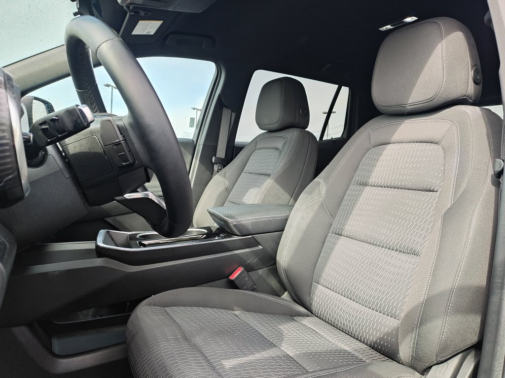 Used 2025 Chevrolet Equinox LT w/ Safety and Technology Package FWD image 13