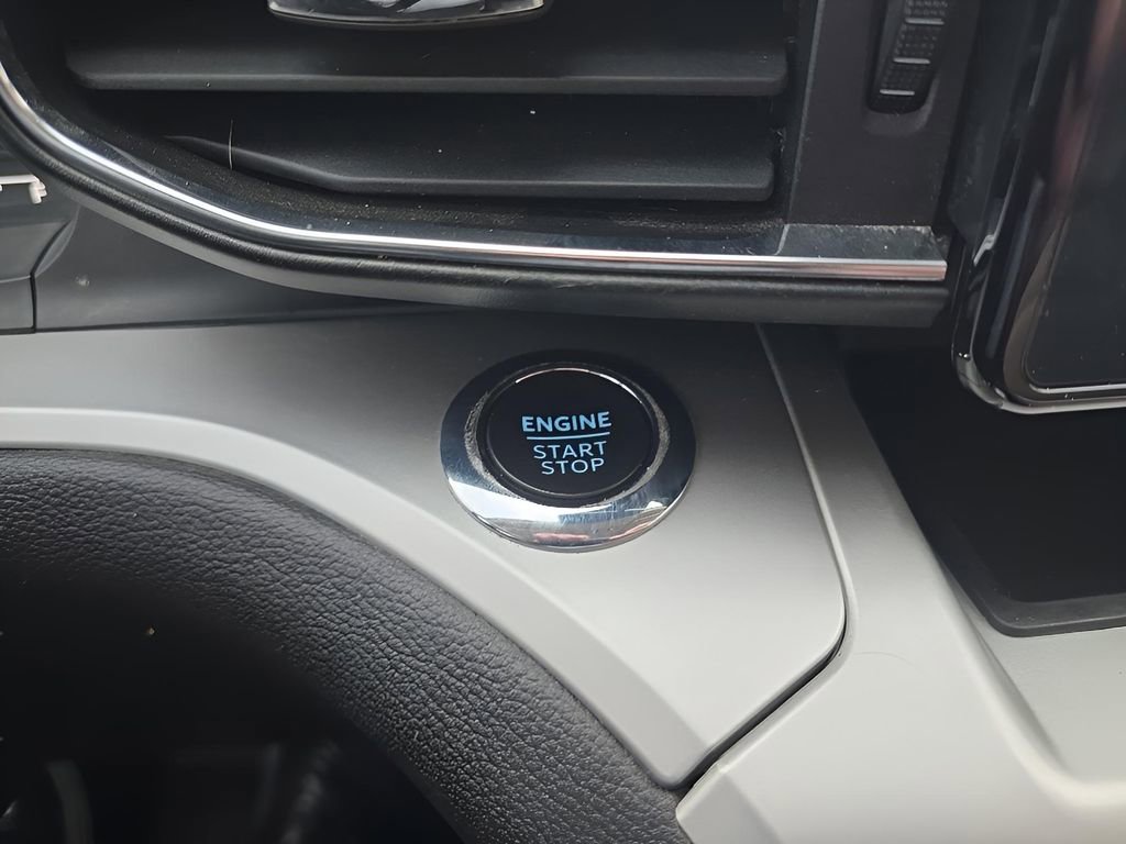 Used 2022 Ford Explorer XLT w/ Equipment Group 202A AWD/4WD image 17
