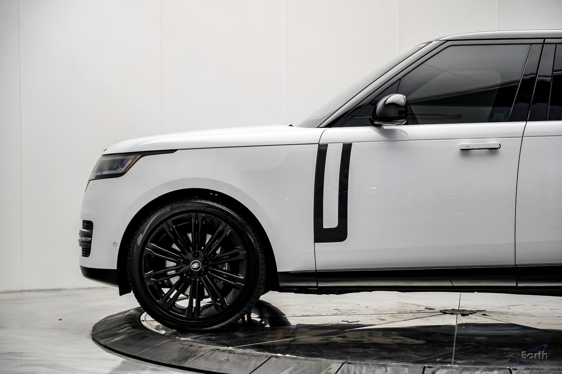 Used 2024 Land Rover Range Rover SE AWD/4WD image 8