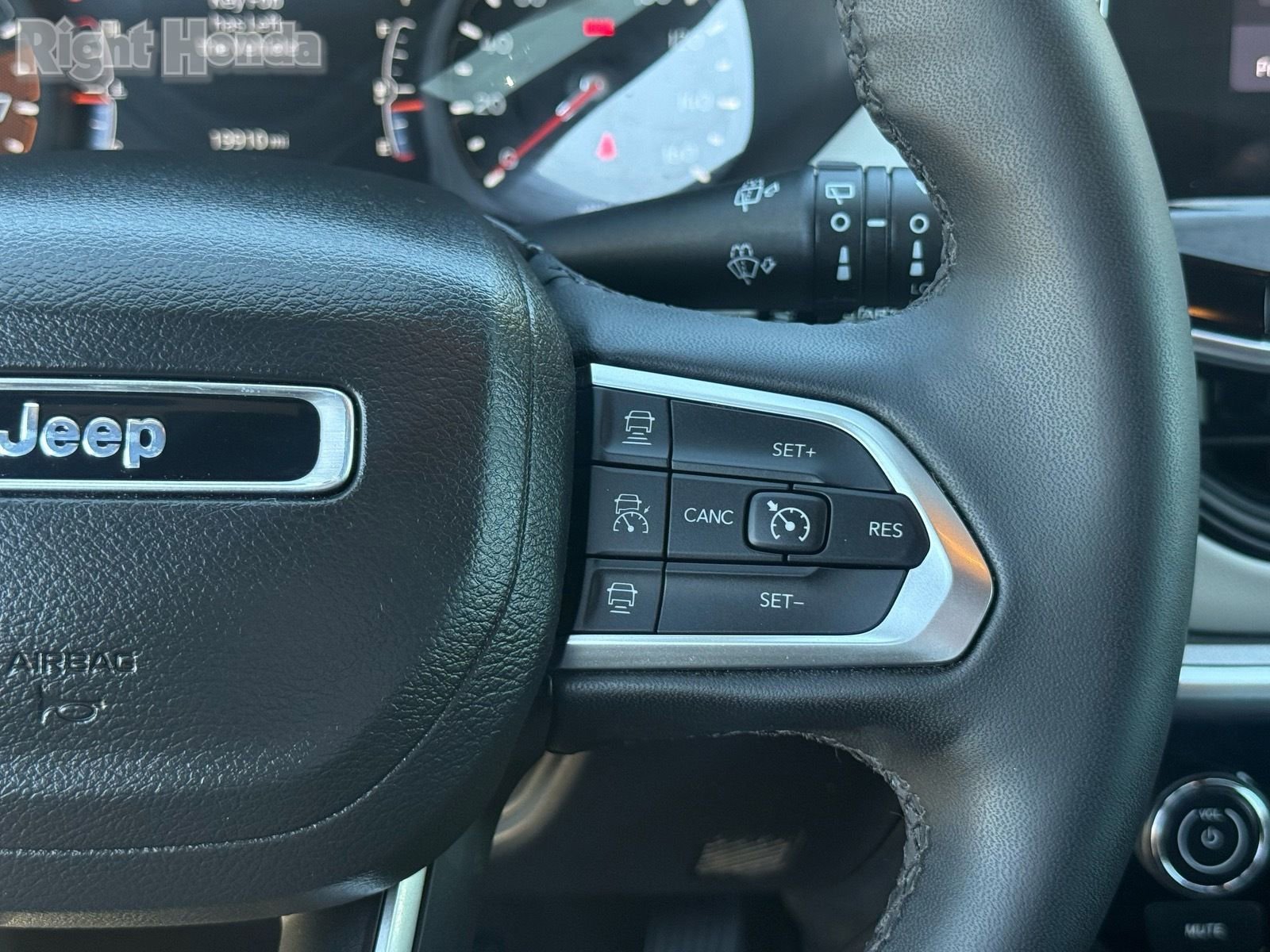 Used 2025 Jeep Compass Limited image 18