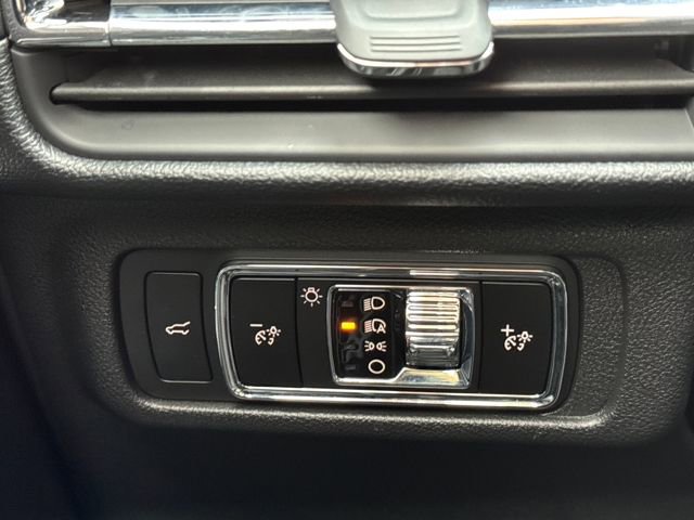 Used 2025 Lincoln Corsair FWD image 28