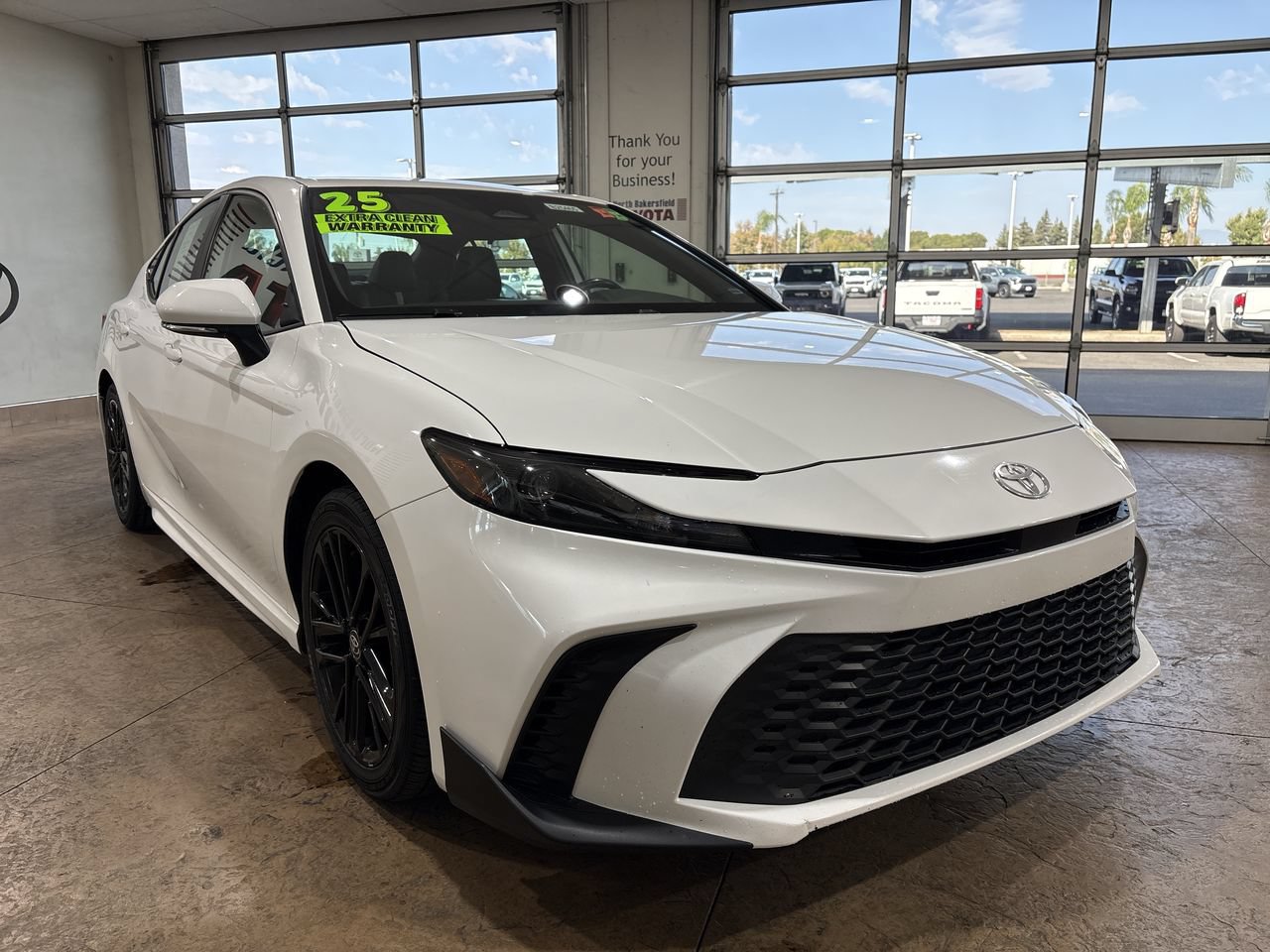 Used 2025 Toyota Camry SE FWD image 4