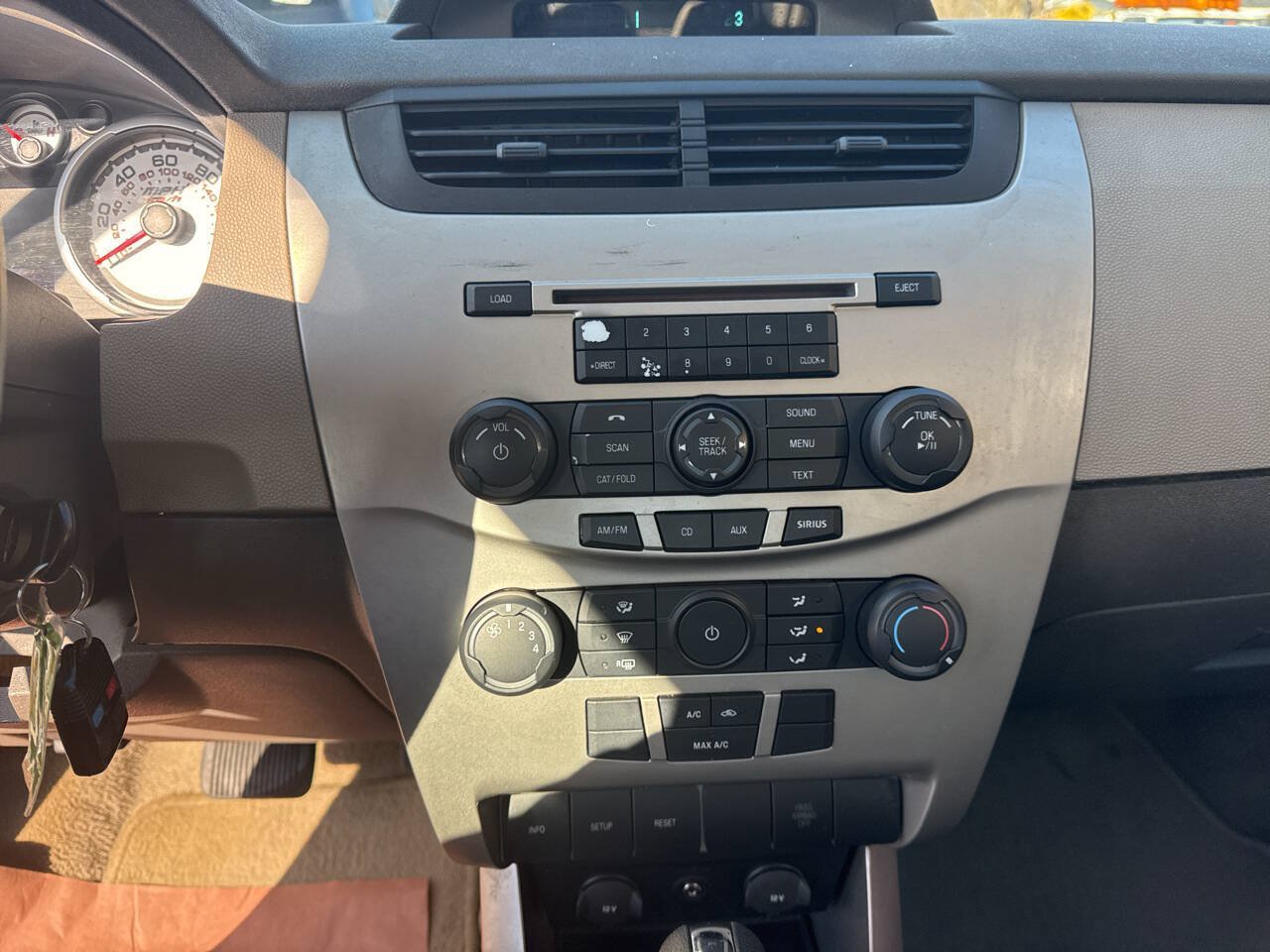 Used 2009 Ford Focus SE FWD image 6