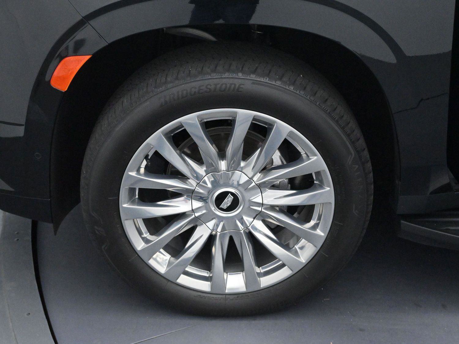 Certified 2024 Cadillac Escalade ESV Premium Luxury image 34