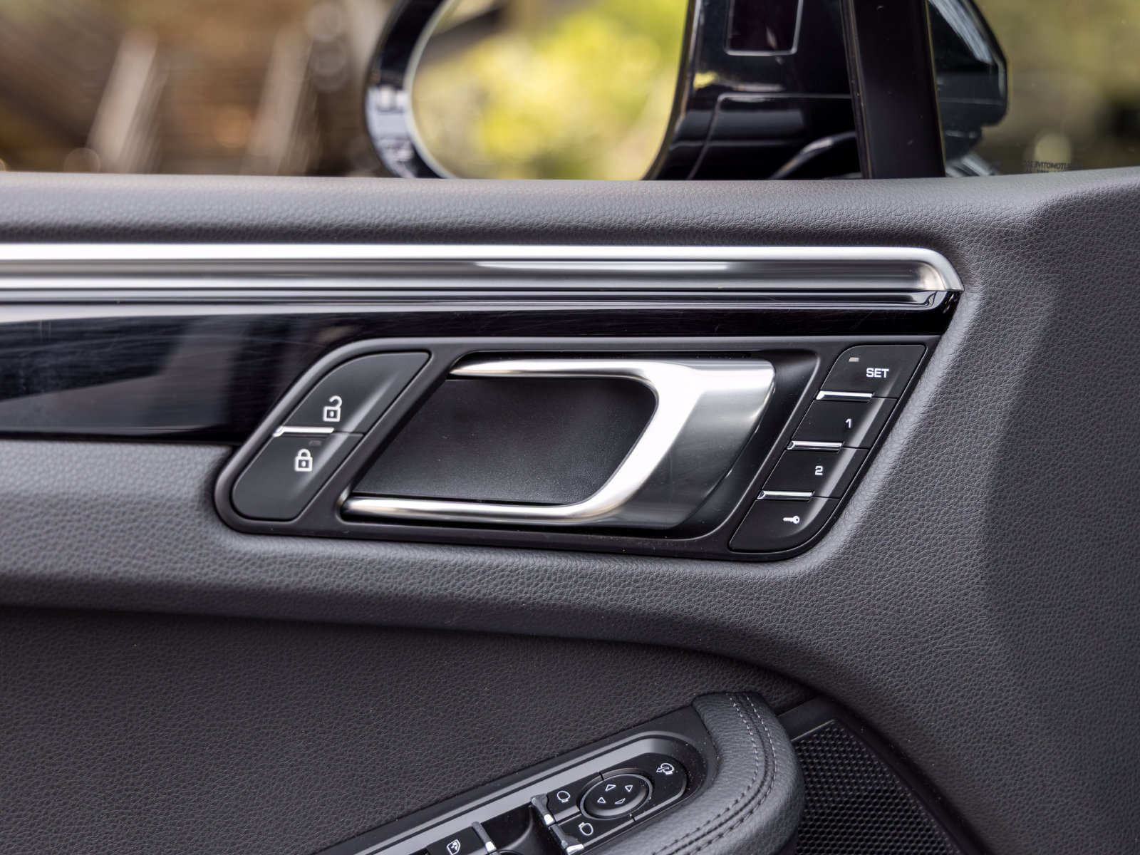 Certified 2023 Porsche Macan AWD/4WD image 25