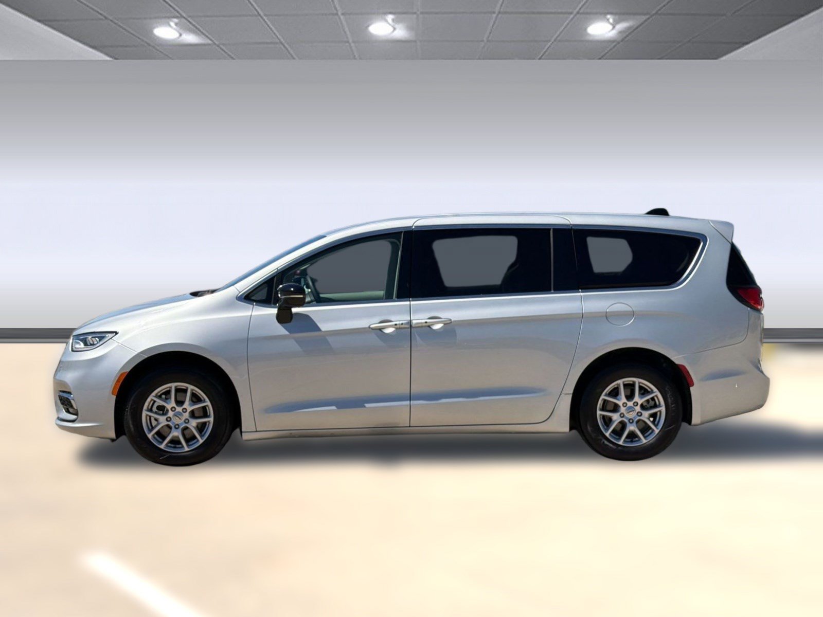 Certified 2024 Chrysler Pacifica Touring-L FWD image 2