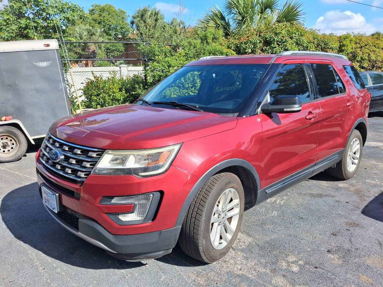 Used 2017 Ford Explorer XLT w/ Equipment Group 201A FWD image 2
