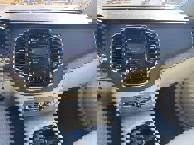 Used 2023 Volvo XC90 B6 Plus image 13