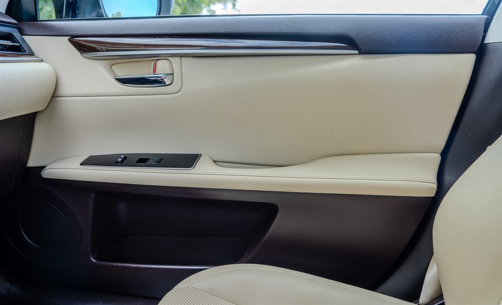 Used 2018 Lexus ES 350 w/ Premier Package FWD image 23