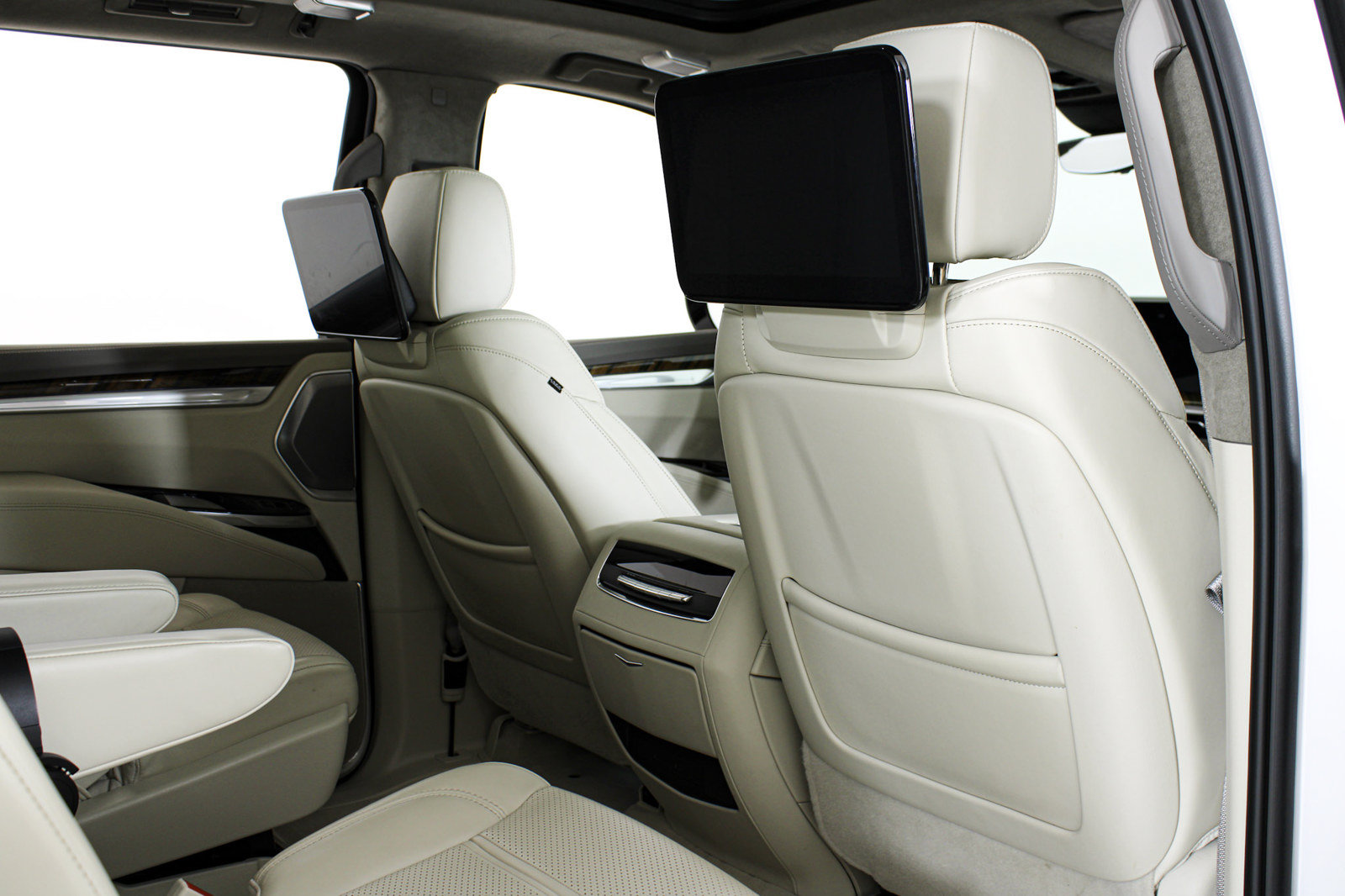 Used 2025 Cadillac Escalade ESV Sport Platinum RWD image 29