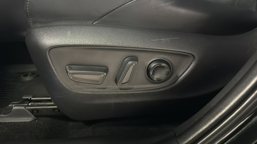 Used 2022 Toyota Venza Limited w/ Advanced Technology Package image 19