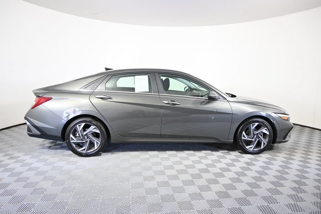 Used 2024 Hyundai Elantra SEL w/ Convenience Package FWD image 7