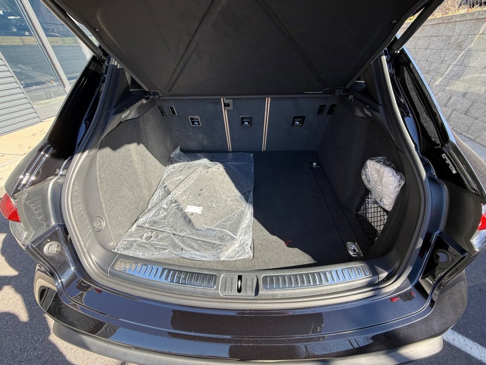 Certified 2025 Porsche Macan image 17