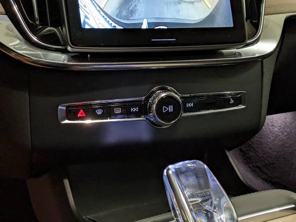 New 2026 Volvo XC90 B6 Plus w/ Protection Package Premier image 18