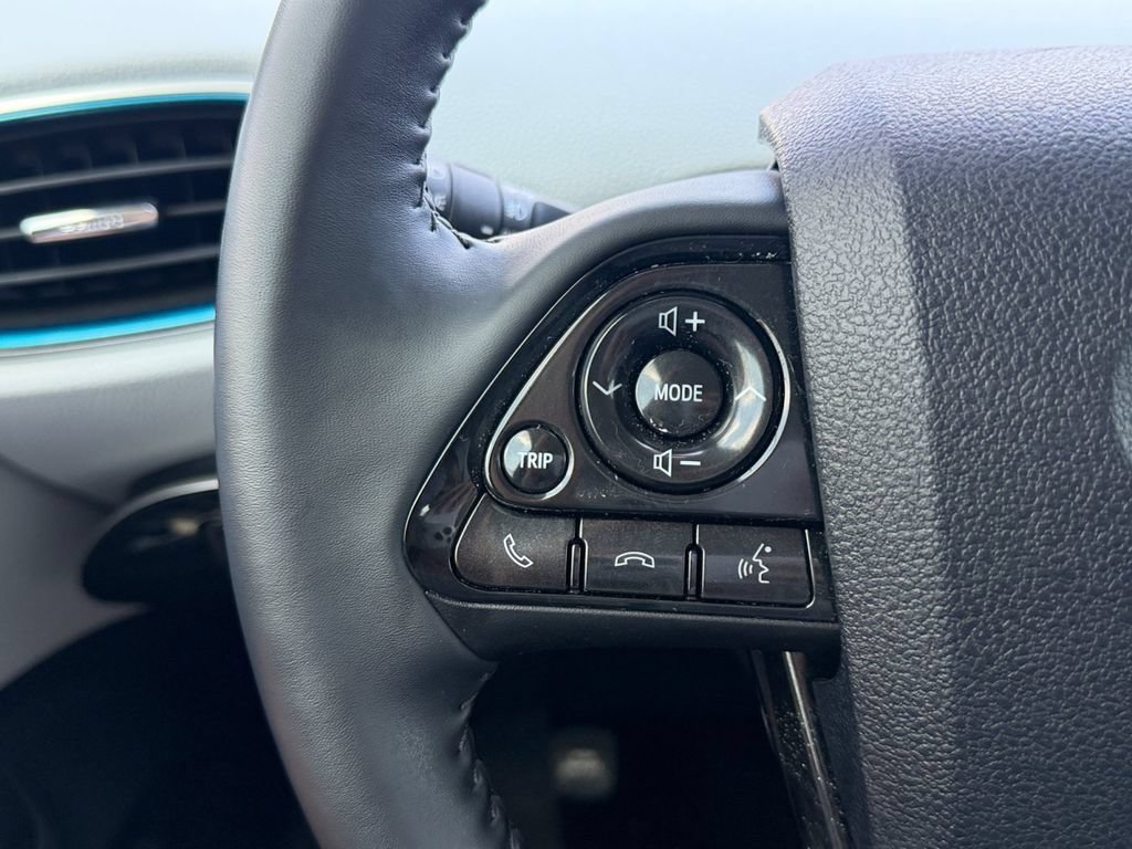 Used 2022 Toyota Prius XLE FWD image 21