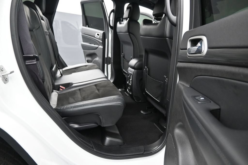 Used 2021 Jeep Grand Cherokee Laredo X RWD image 18