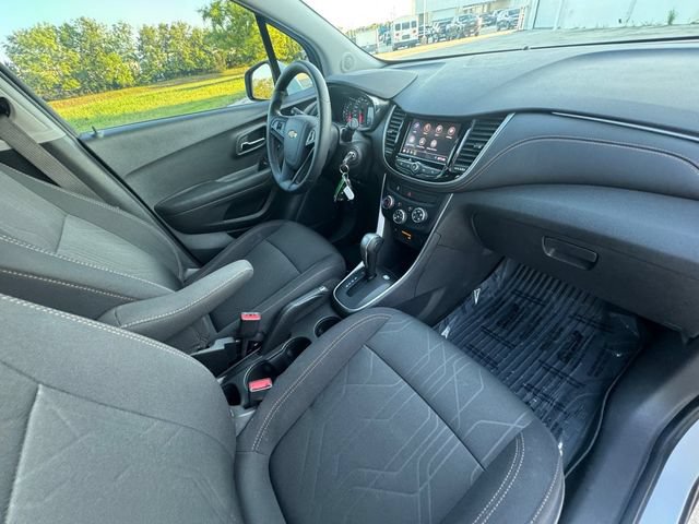 Used 2020 Chevrolet Trax LT FWD image 32