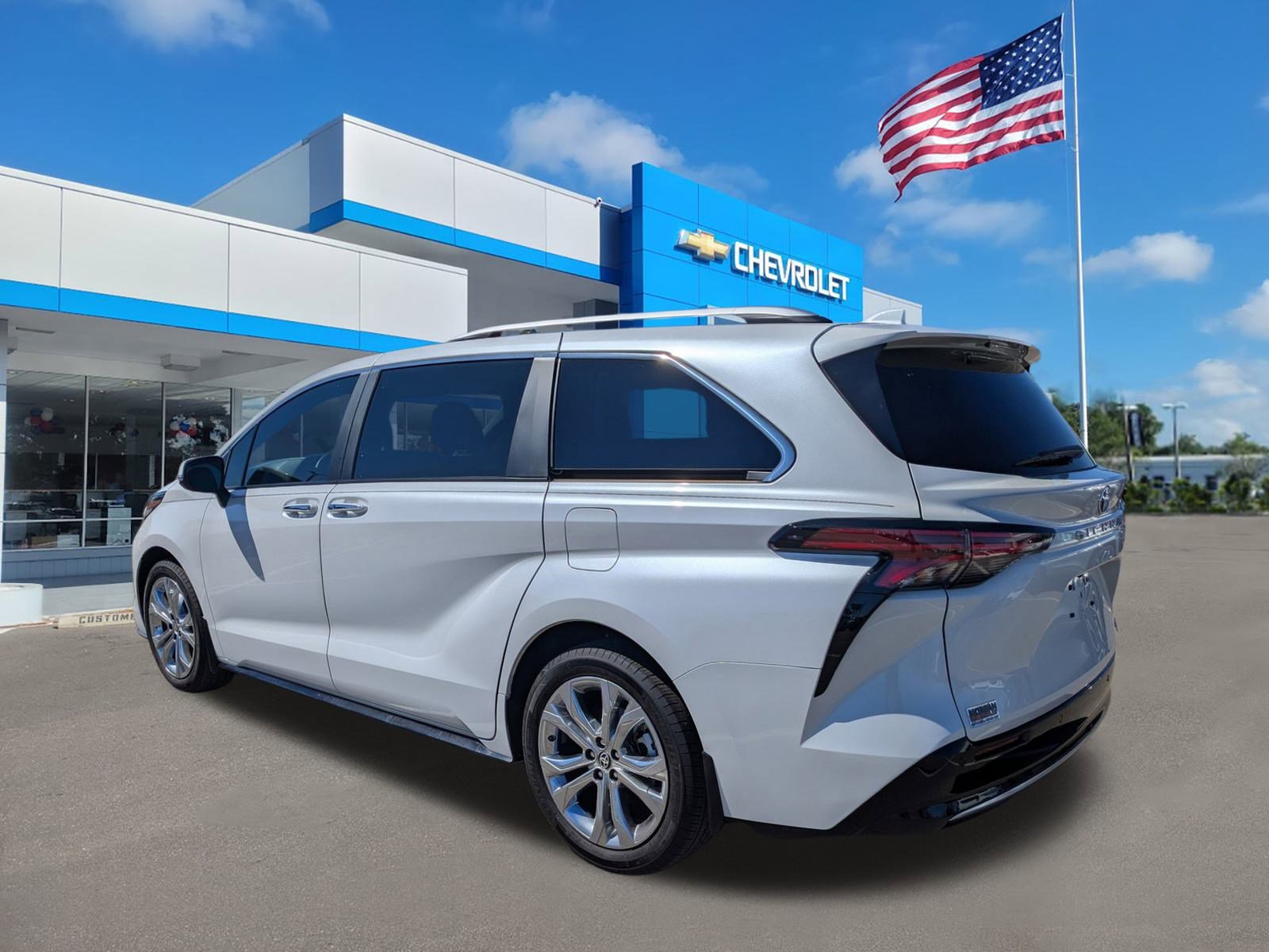 Used 2024 Toyota Sienna Platinum image 6