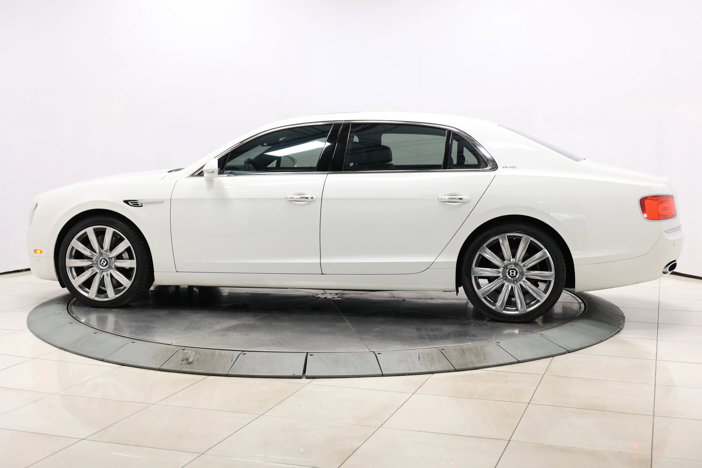 Used 2014 Bentley Flying Spur W12 image 8