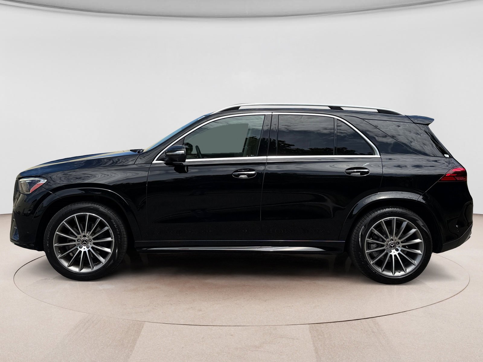 Used 2024 Mercedes-Benz GLE 350 4MATIC image 2