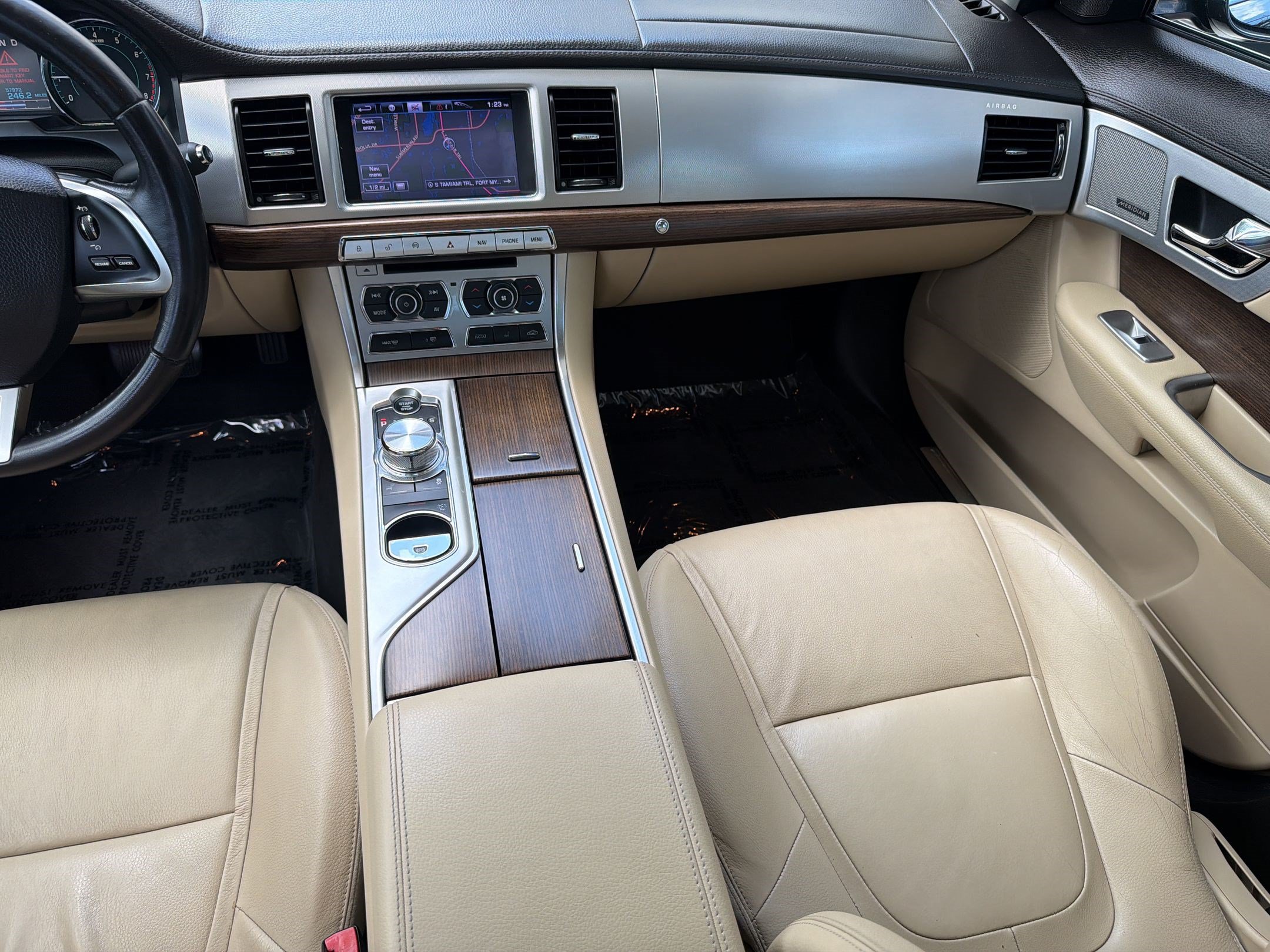 Used 2013 Jaguar XF RWD image 29