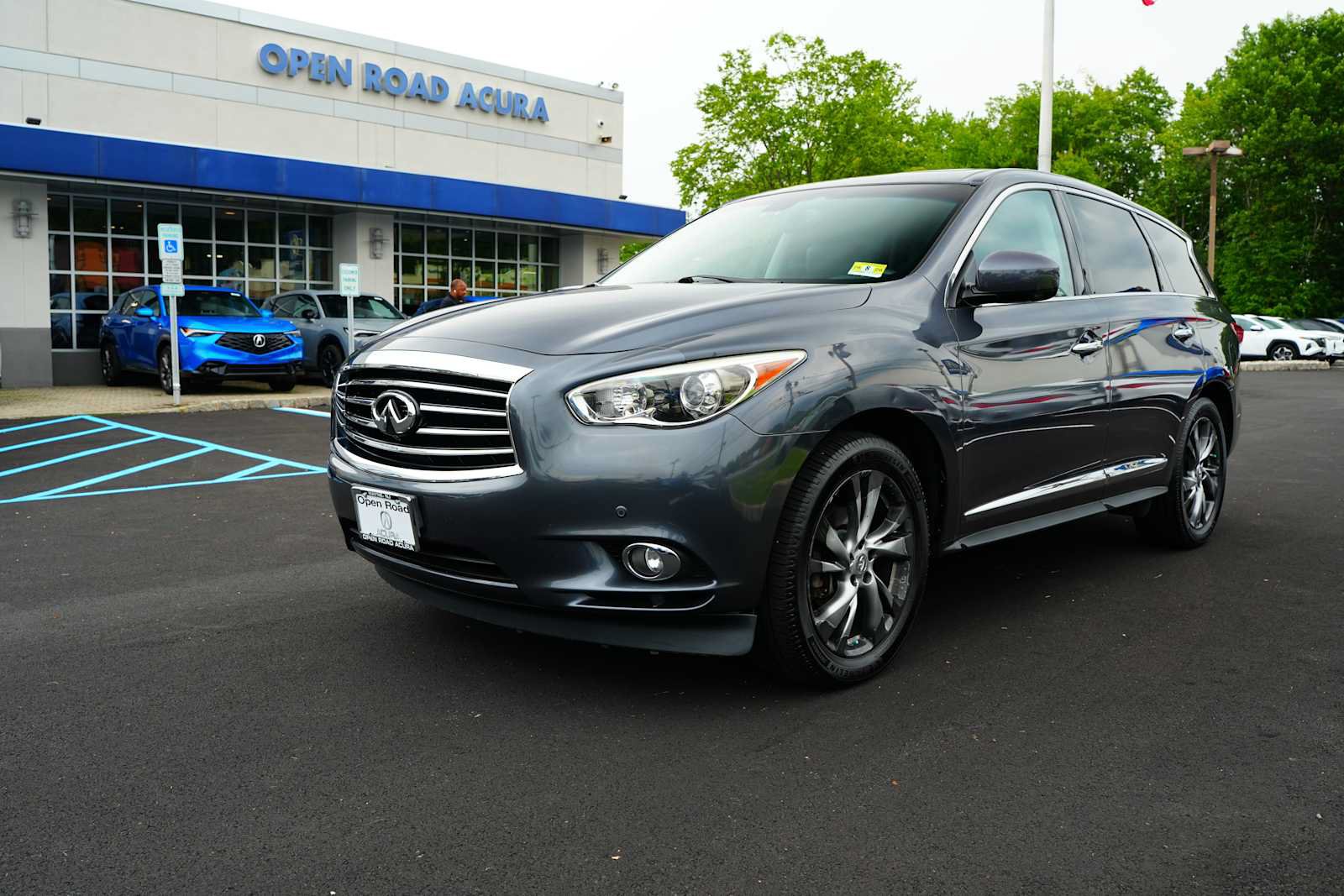 Used 2013 INFINITI JX35 AWD w/ Premium Pkg image 3