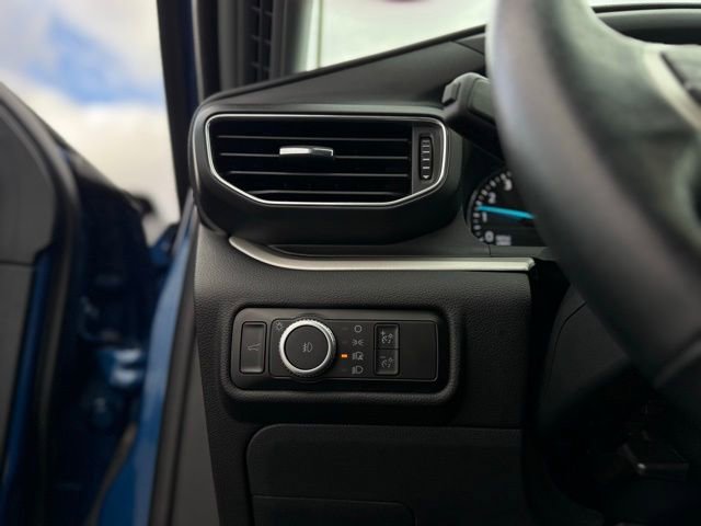 Used 2022 Ford Explorer XLT w/ Equipment Group 202A image 13