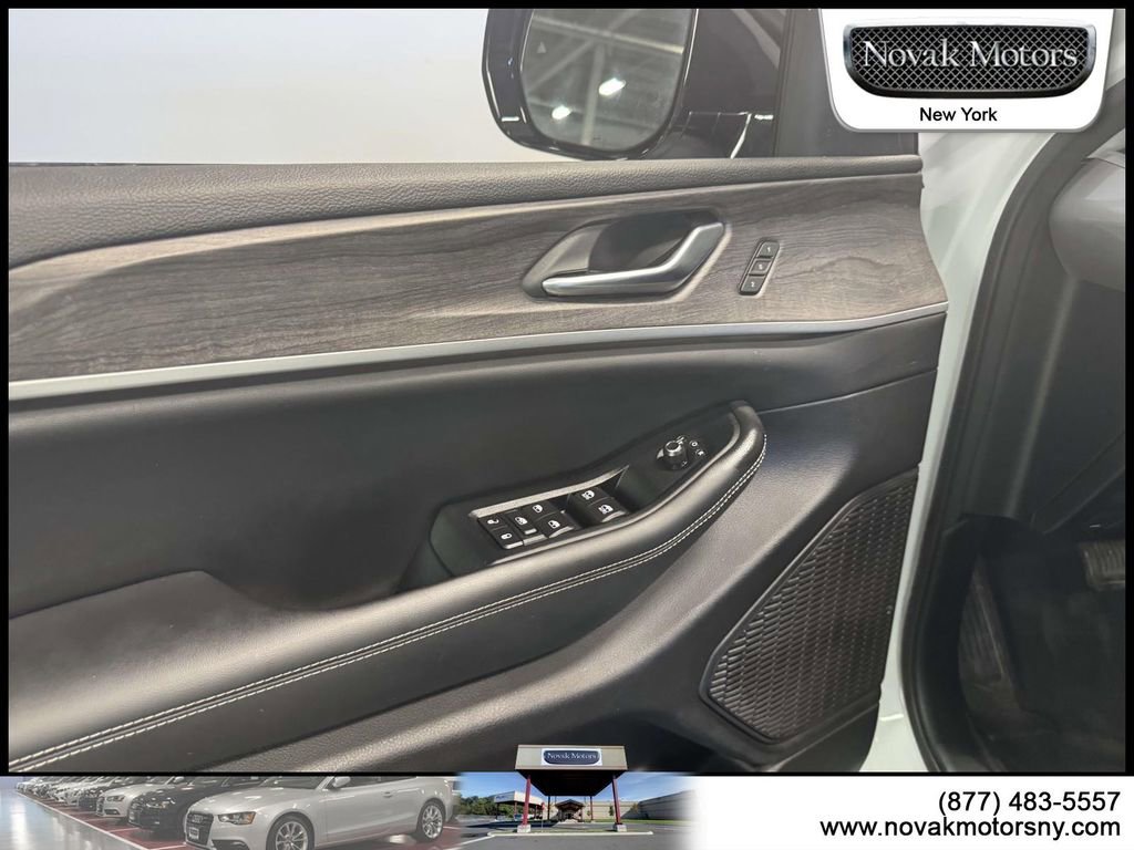 Used 2023 Jeep Grand Cherokee L Limited AWD/4WD image 14