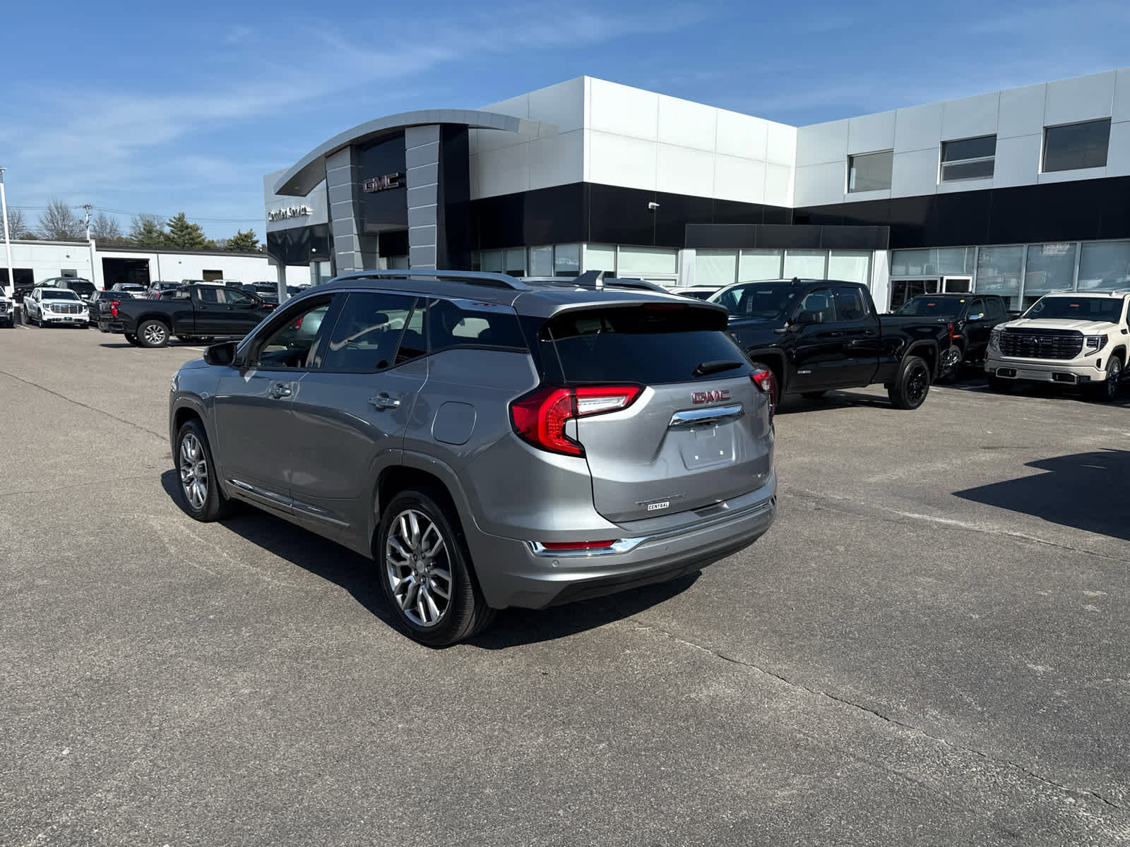 Used 2023 GMC Terrain Denali w/ Denali Premium Package image 3