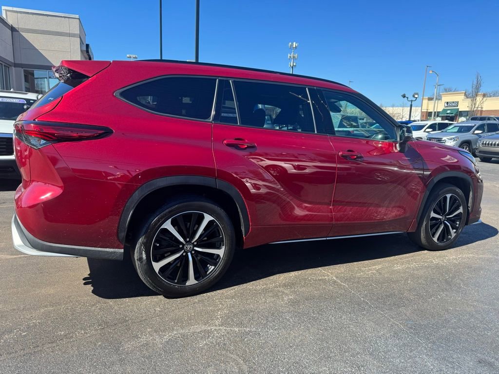 Used 2022 Toyota Highlander XSE image 4