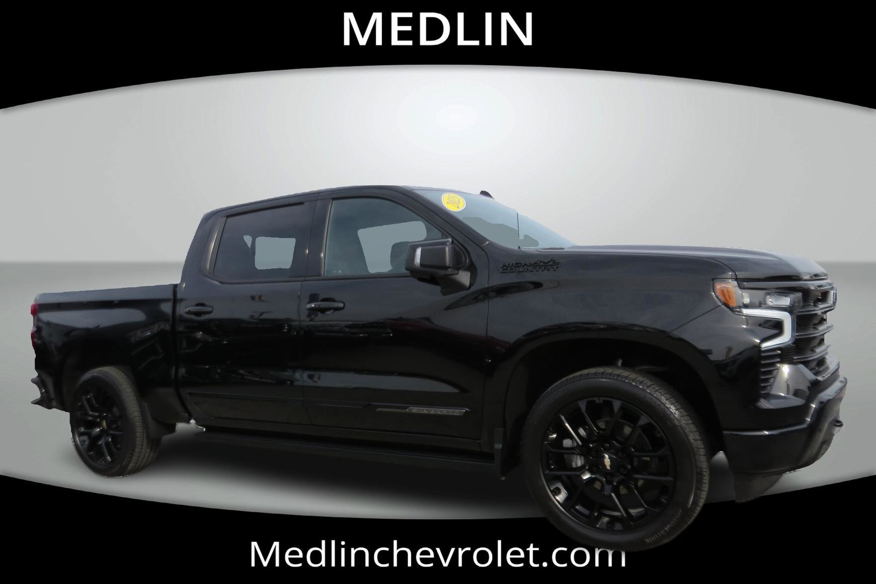 Used 2025 Chevrolet Silverado 1500 High Country w/ Midnight Edition AWD/4WD image 9