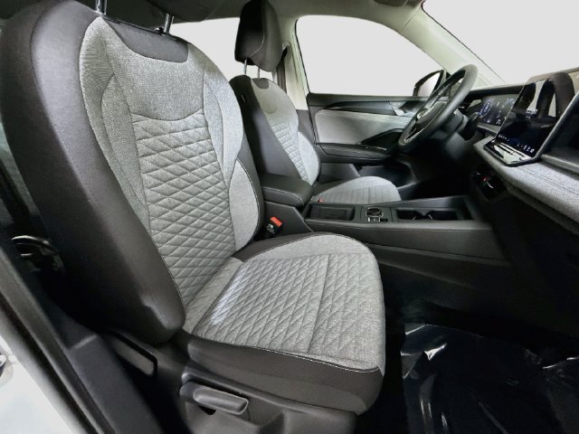 Used 2025 Volkswagen Tiguan S FWD image 28