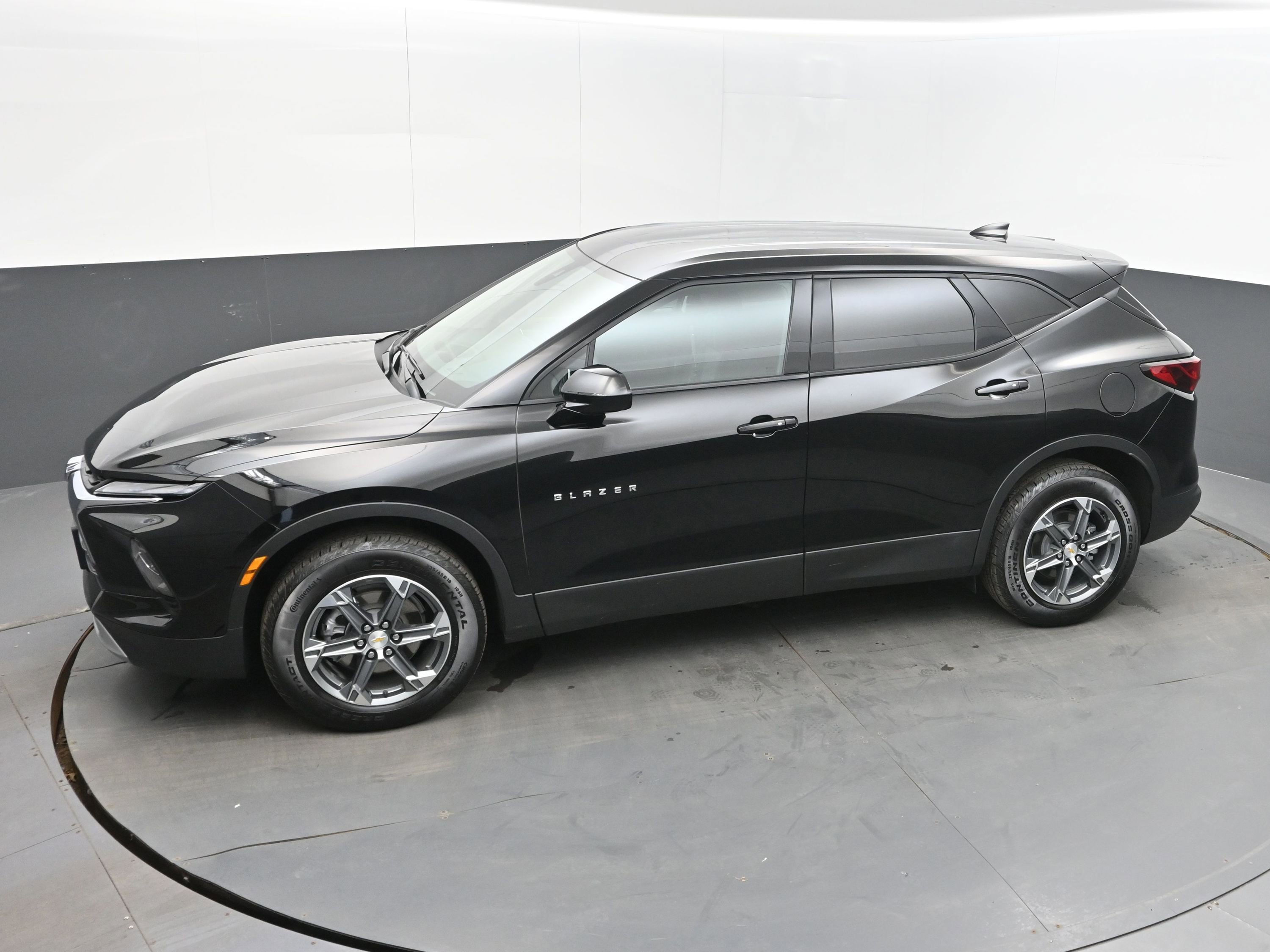 Used 2025 Chevrolet Blazer LT FWD image 37