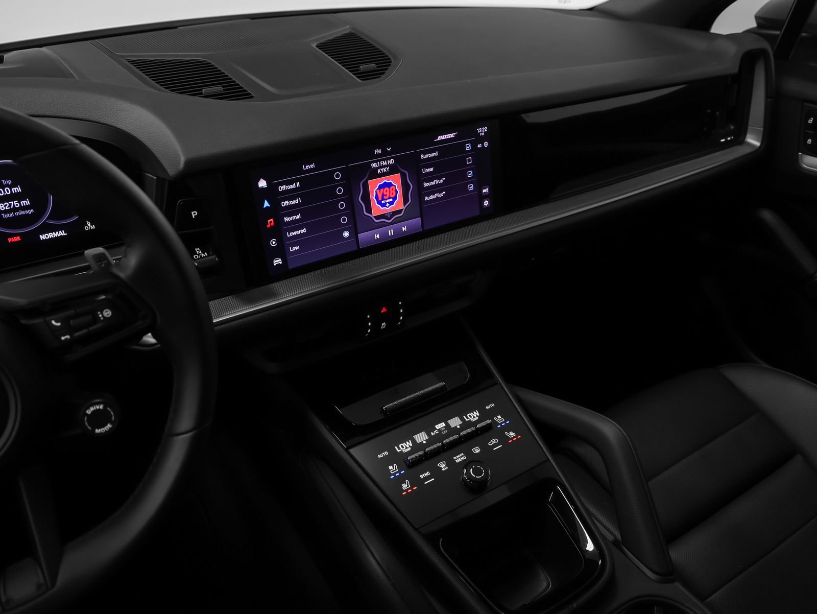Certified 2025 Porsche Cayenne AWD/4WD image 35