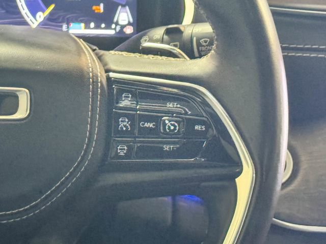 Used 2022 Jeep Grand Cherokee Overland w/ Luxury Tech Group IV image 38