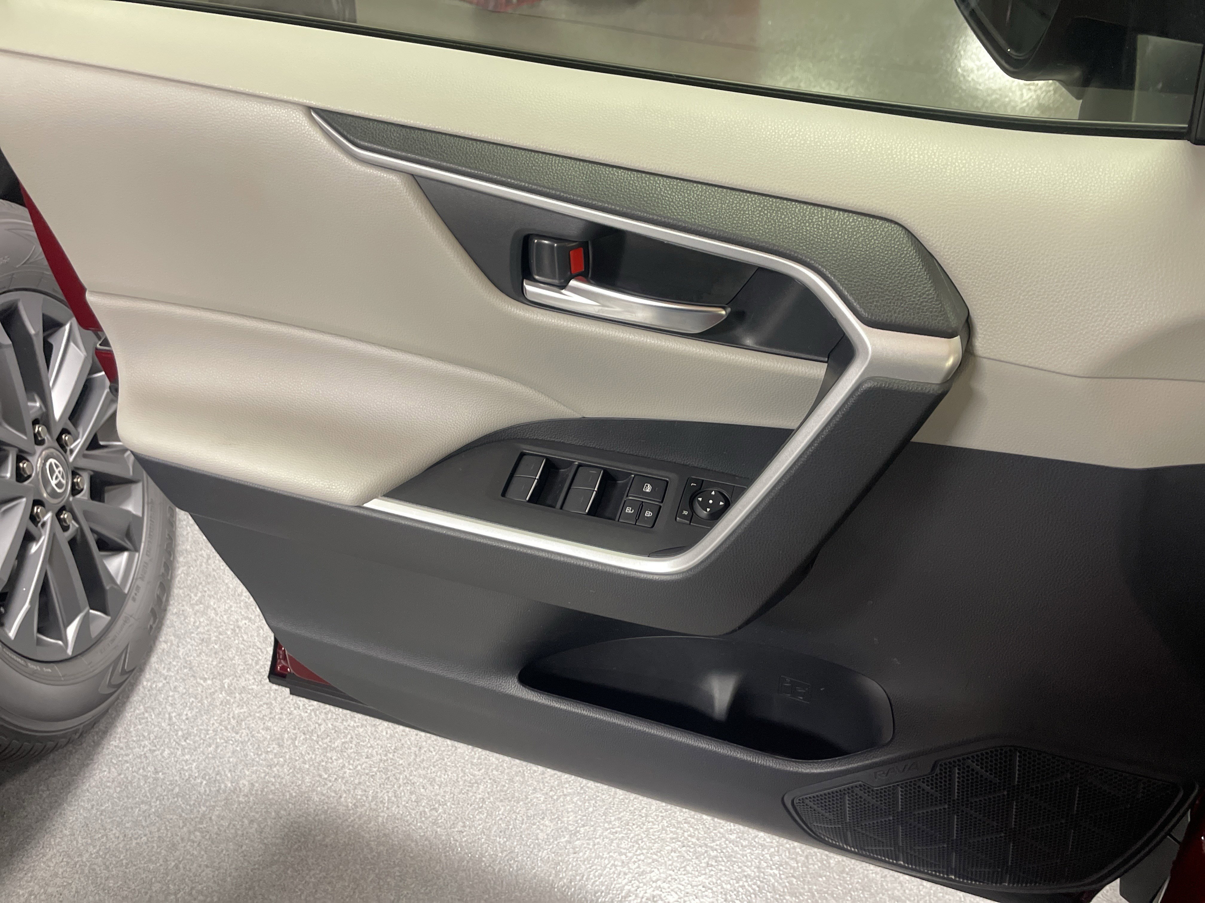 Used 2024 Toyota RAV4 XLE image 14