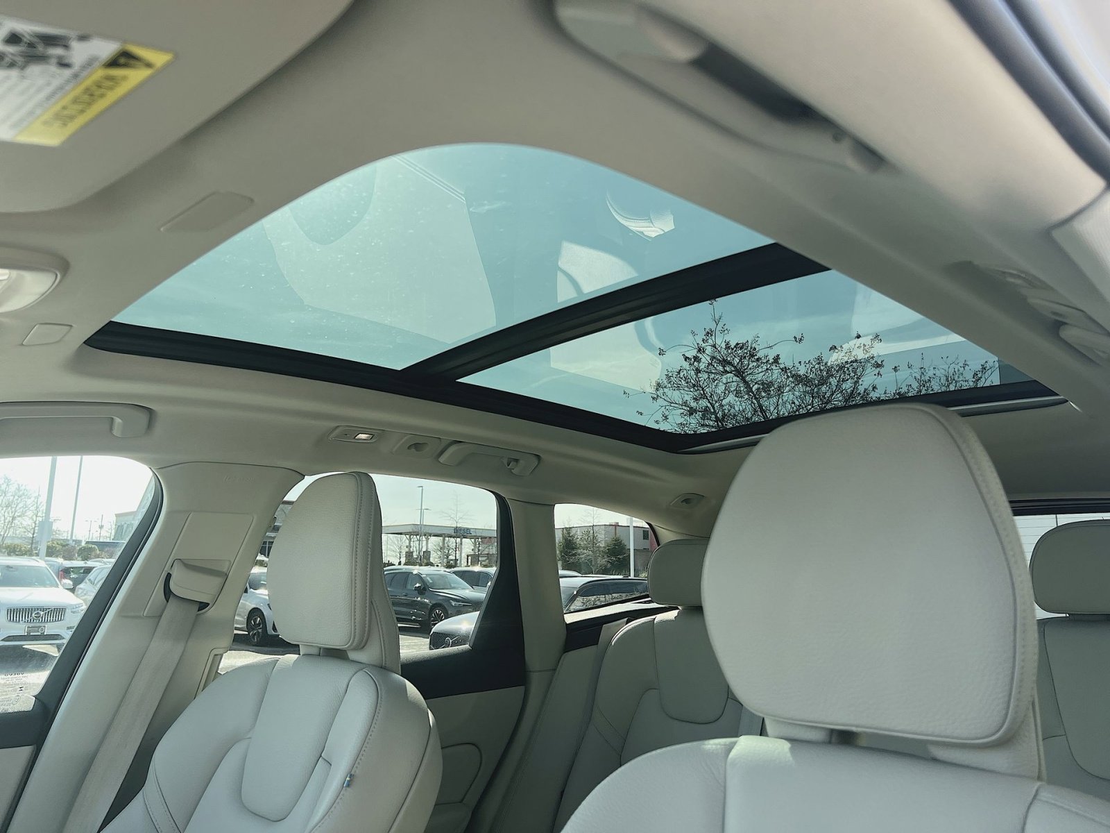 Certified 2023 Volvo XC60 B5 Plus w/ Climate Package image 24