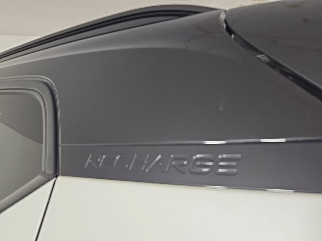 Certified 2023 Volvo XC40 Recharge Plus AWD/4WD image 17