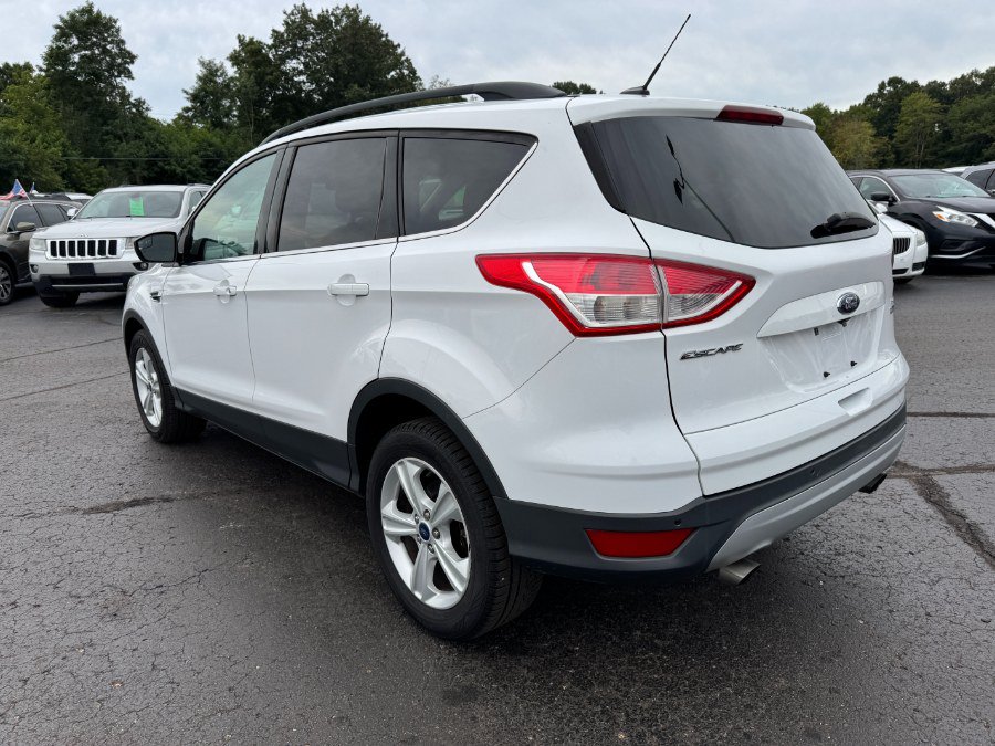 Used 2016 Ford Escape SE w/ Equipment Group 201A FWD image 3