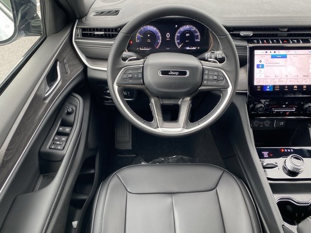 New 2025 Jeep Grand Cherokee L Limited w/ Black Appearance Package image 39