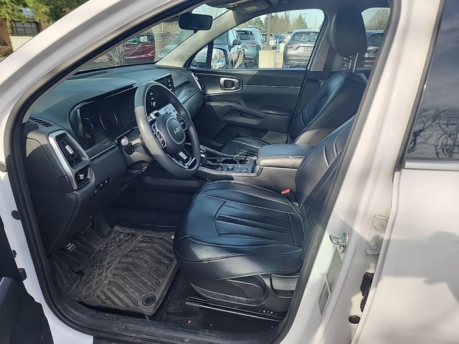 Used 2022 Kia Sorento LX image 6