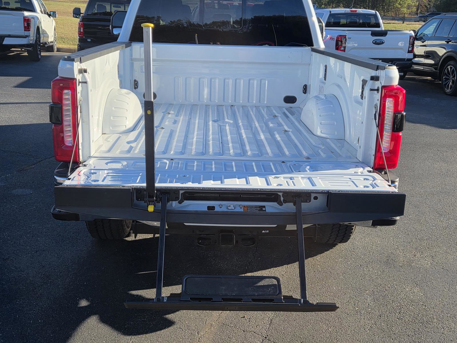 Used 2025 Ford F350 Lariat w/ Lariat Ultimate Package AWD/4WD image 9